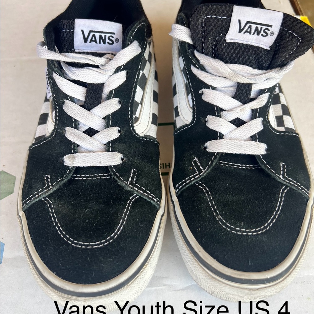 Vans Youth Size 4, skater shoe